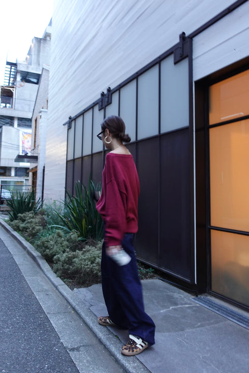 オフショルルーズニット